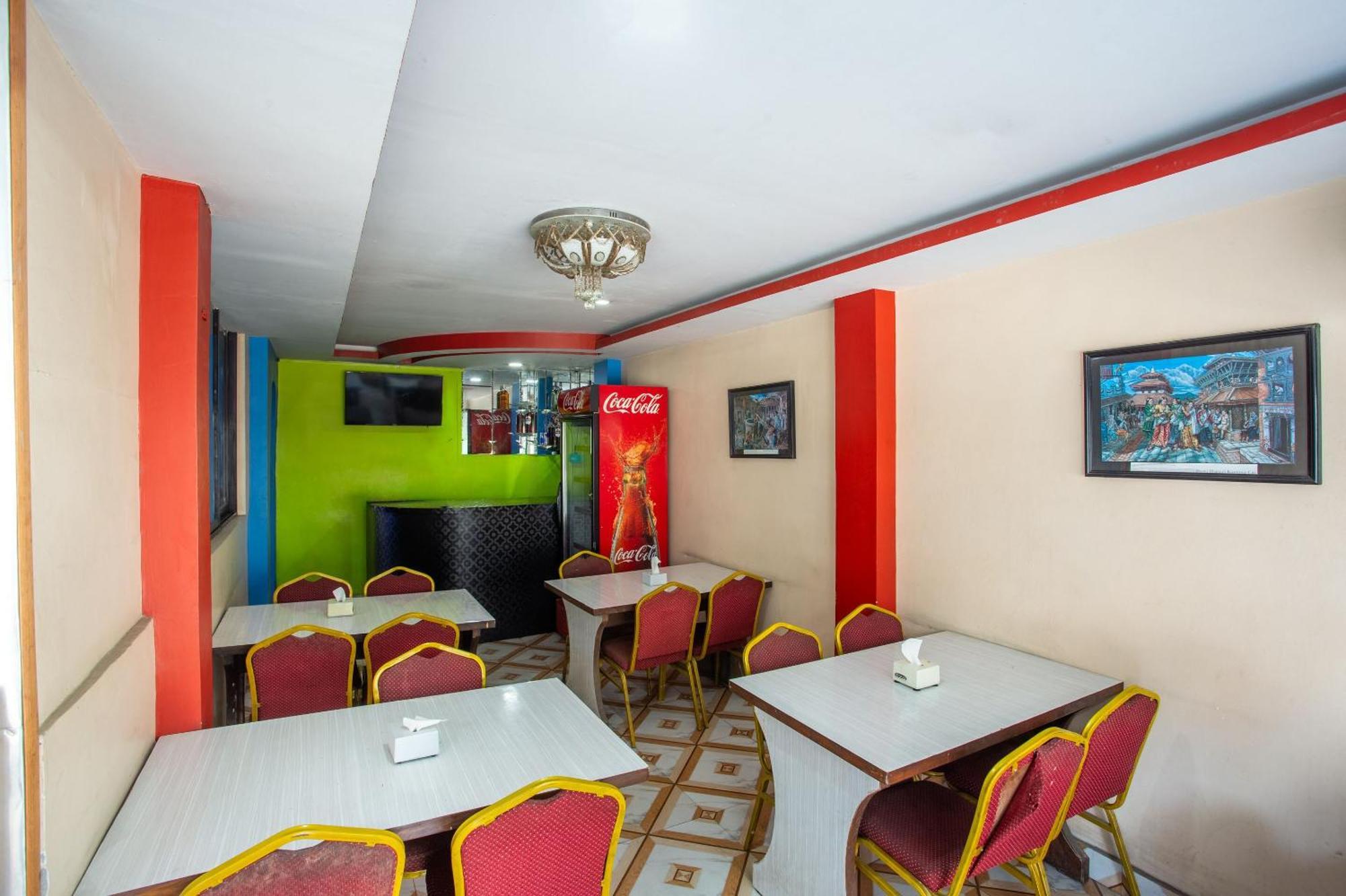 Oyo 808 Hotel Om Ganapati Pvt Ltd 加德满都 外观 照片
