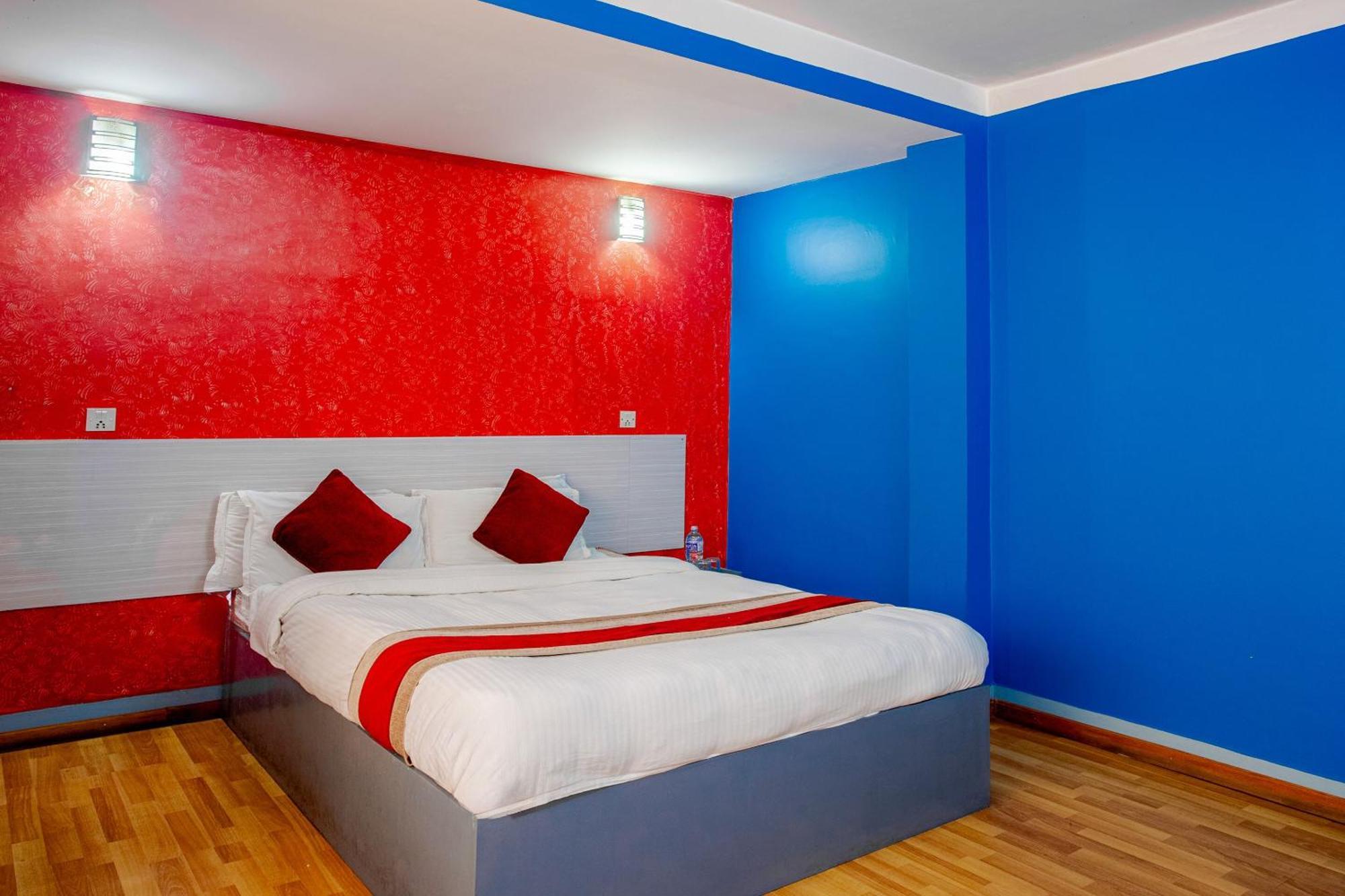 Oyo 808 Hotel Om Ganapati Pvt Ltd 加德满都 外观 照片