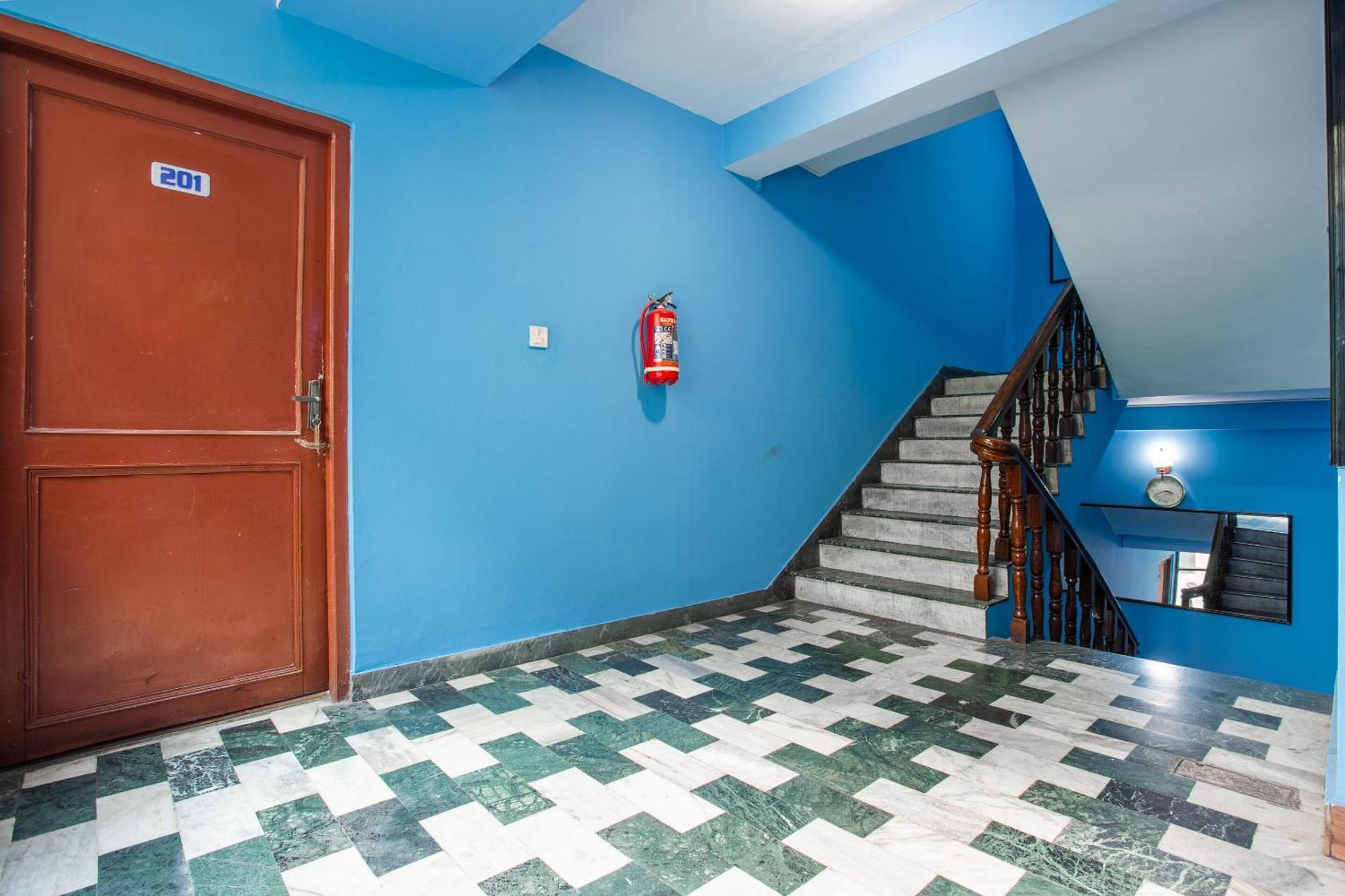 Oyo 808 Hotel Om Ganapati Pvt Ltd 加德满都 外观 照片